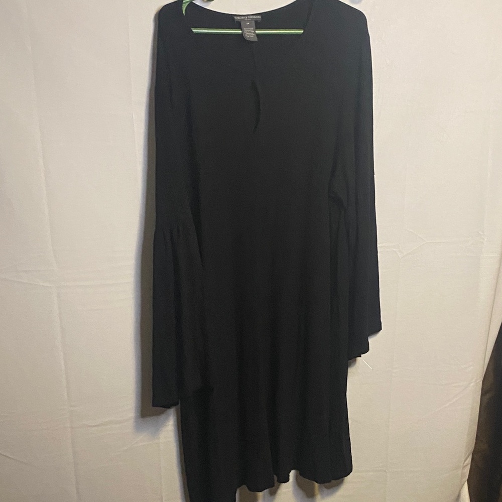 Chelsea & Theodore Black Long Sleeve Dress